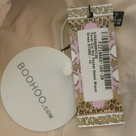 BOOHOO - TWIST CUT OUT POCKET DETAIL BLAZER DRESS - Picture 6 of 6